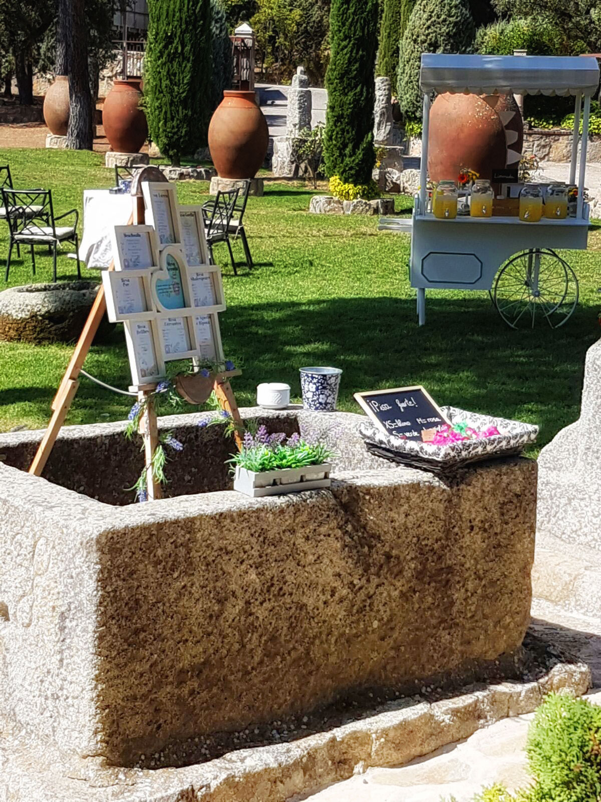 detalles del jardin de la vereda para una boda